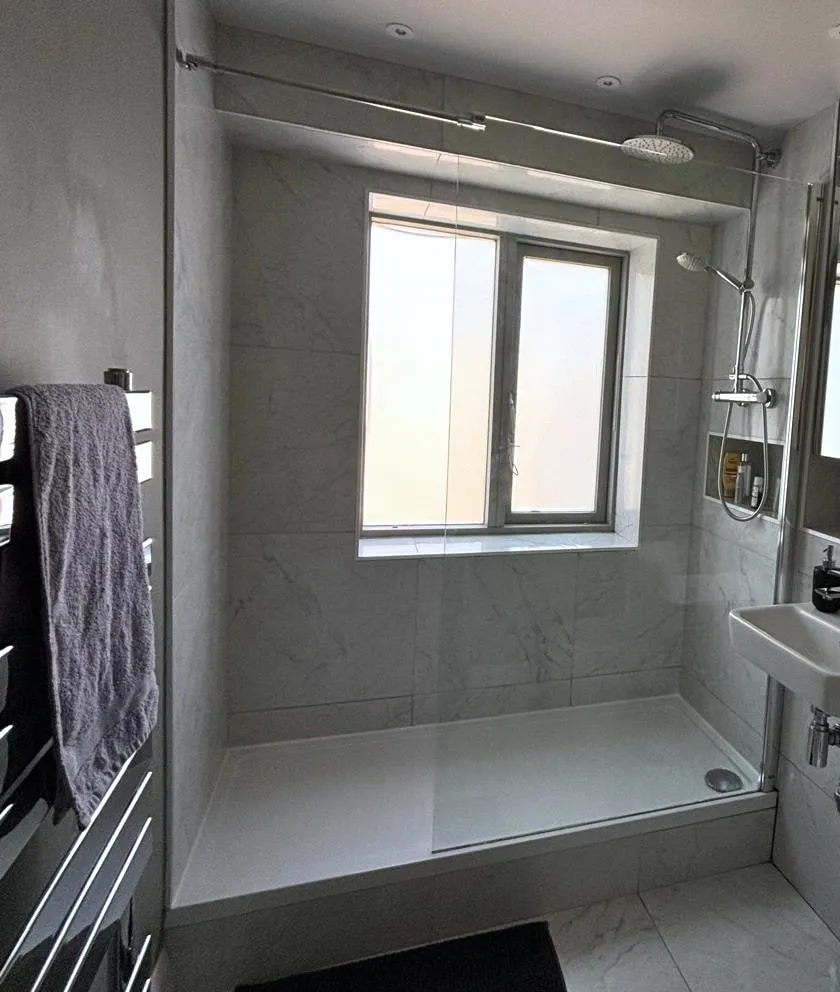Shower enclosure and tray after a deep clean